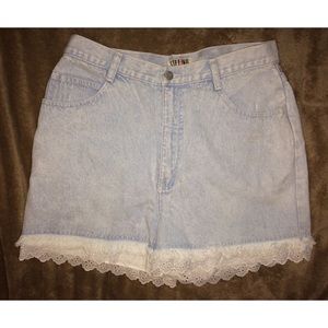 Vintage 1990’s high waisted mom jean shorts
